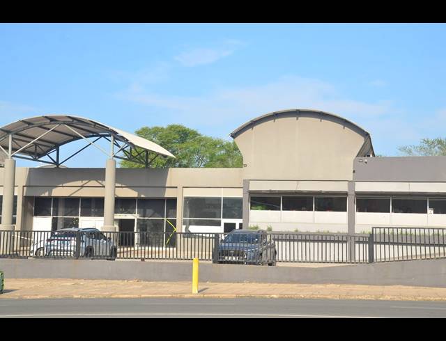 4,155M² BUSINESS CENTRE FOR SALE IN STANGER CENTRAL